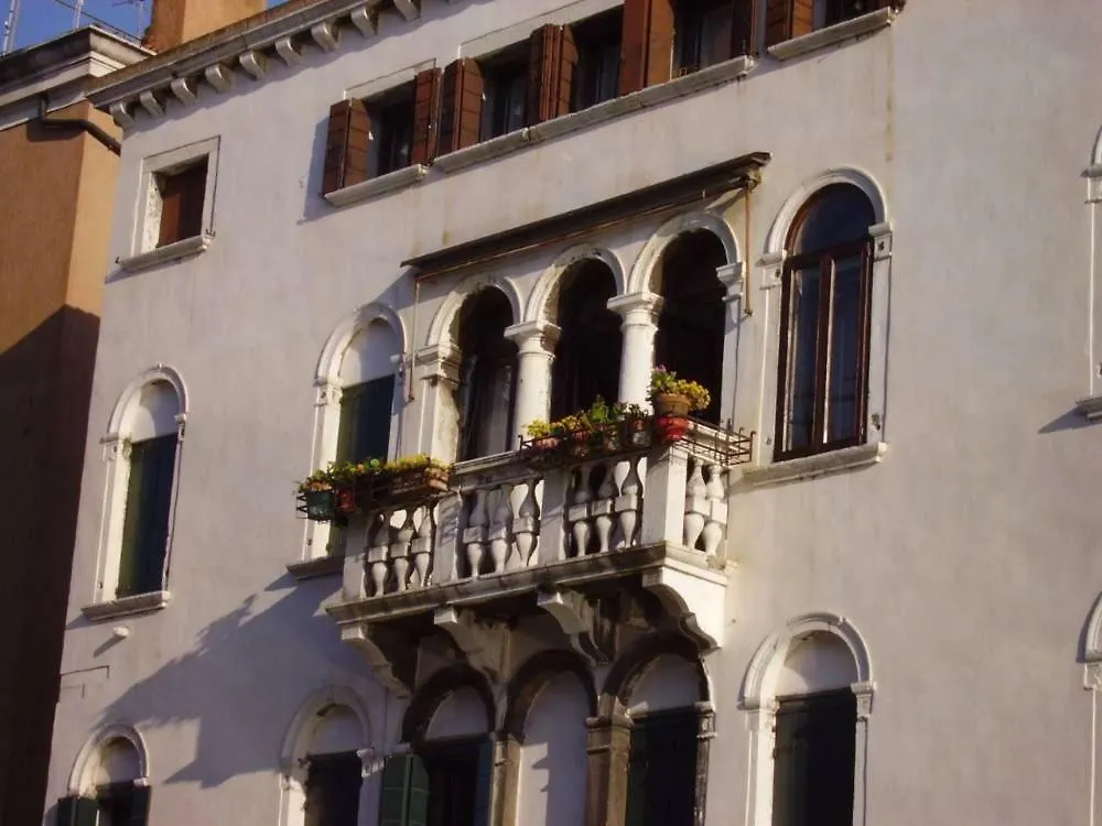 Ca Dei Fioi Piano Nobile In Palazzo Del 1500 Apartment Venice