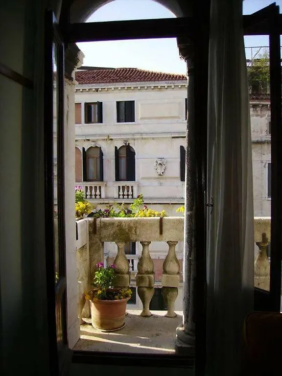 Ca Dei Fioi Piano Nobile In Palazzo Del 1500 Apartment Venice Italy